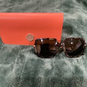 Tory Burch Fashion Unisex Green Square Sunglasses with Orange Case